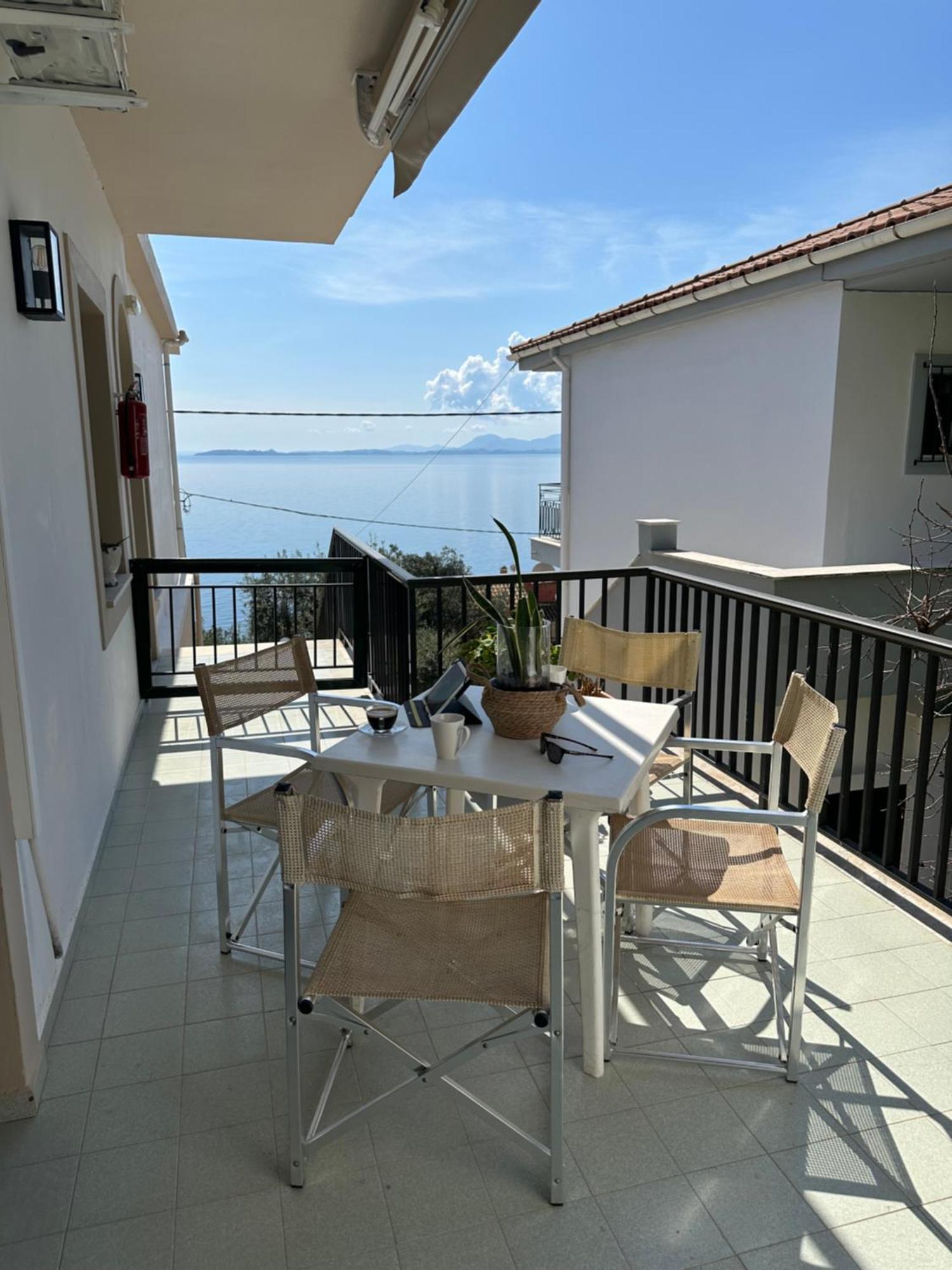 Vladimiros Apartments Barbati Exteriér fotografie