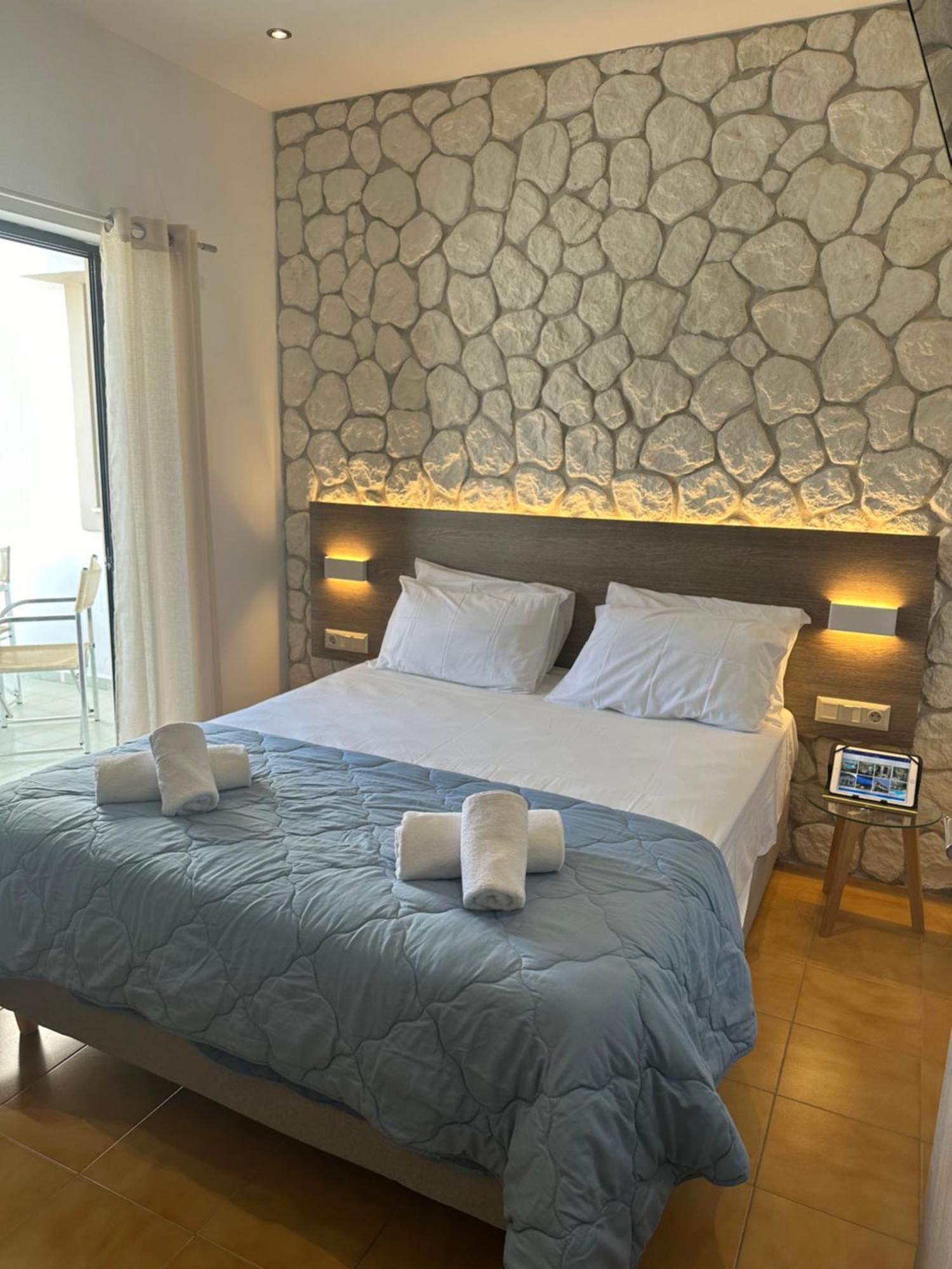 Vladimiros Apartments Barbati Exteriér fotografie