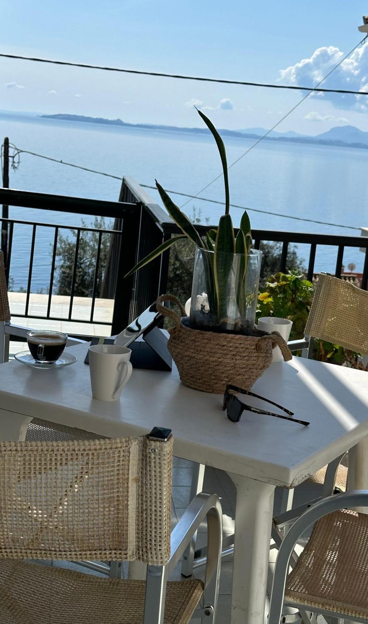 Vladimiros Apartments Barbati Exteriér fotografie