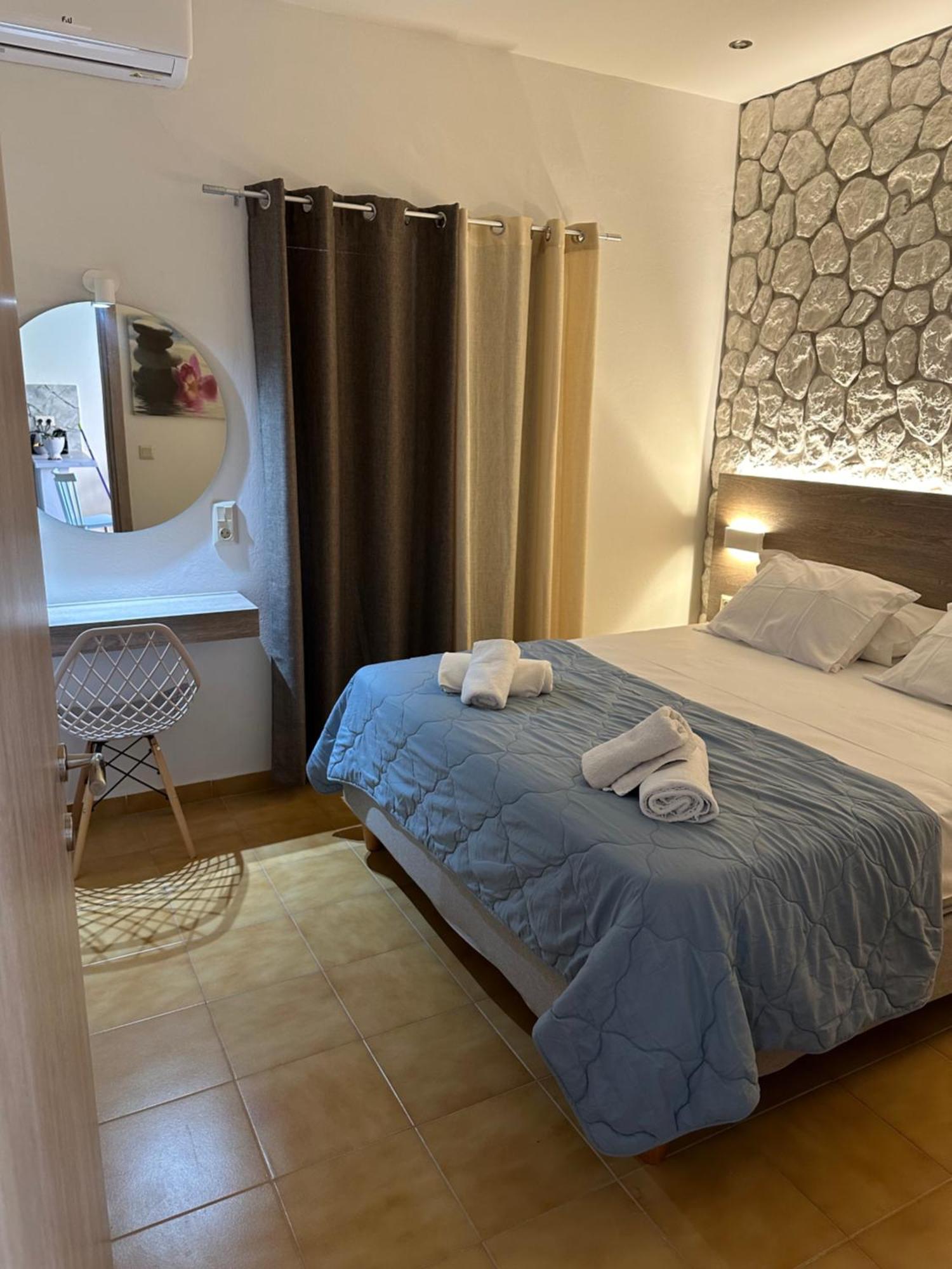 Vladimiros Apartments Barbati Exteriér fotografie