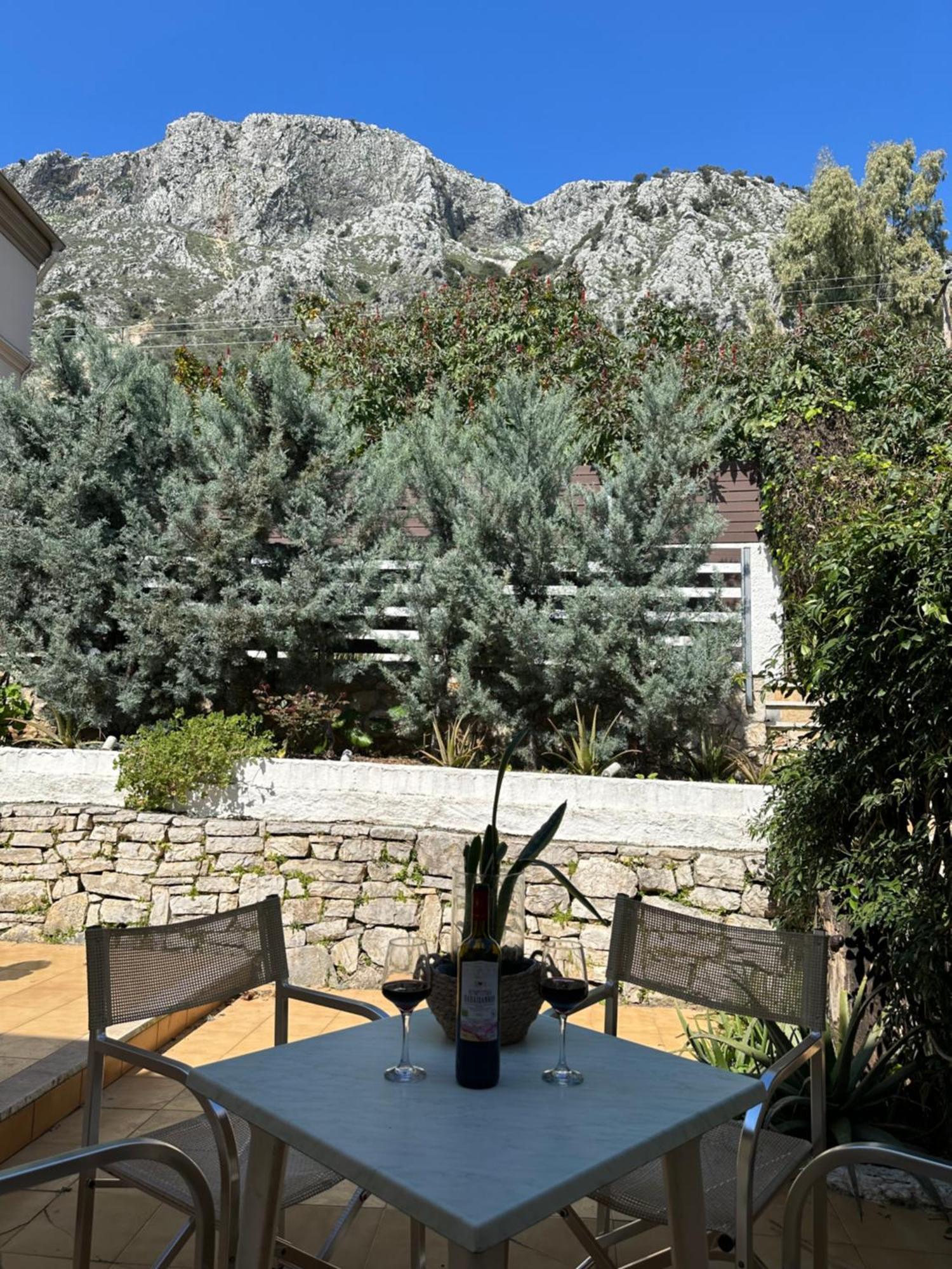 Vladimiros Apartments Barbati Exteriér fotografie
