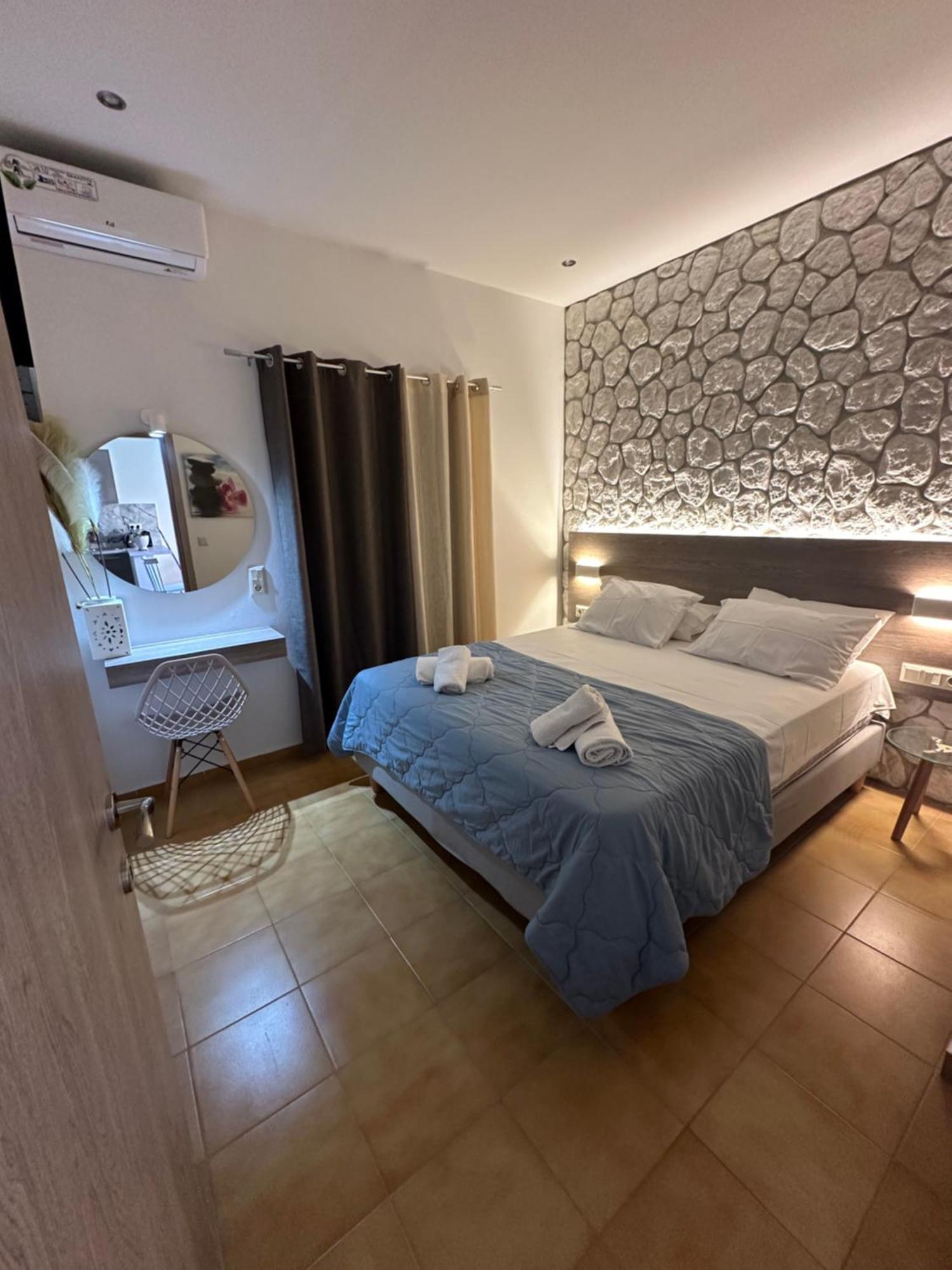 Vladimiros Apartments Barbati Exteriér fotografie