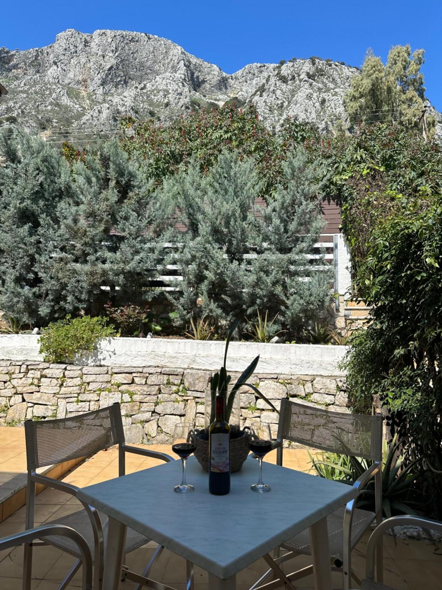 Vladimiros Apartments Barbati Exteriér fotografie