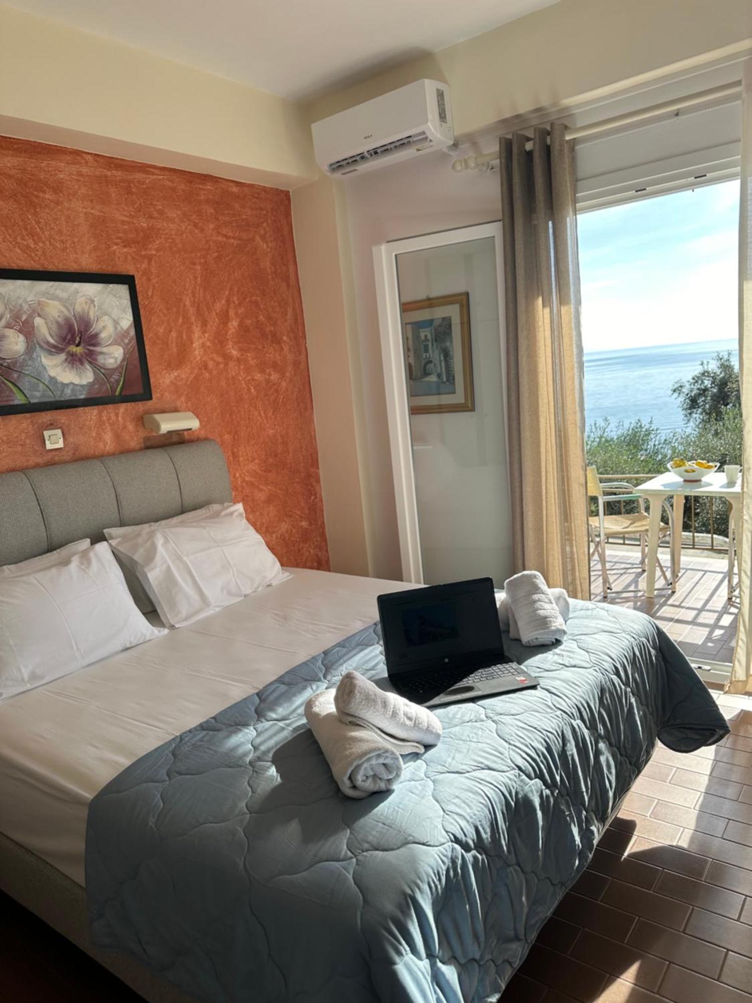 Vladimiros Apartments Barbati Exteriér fotografie