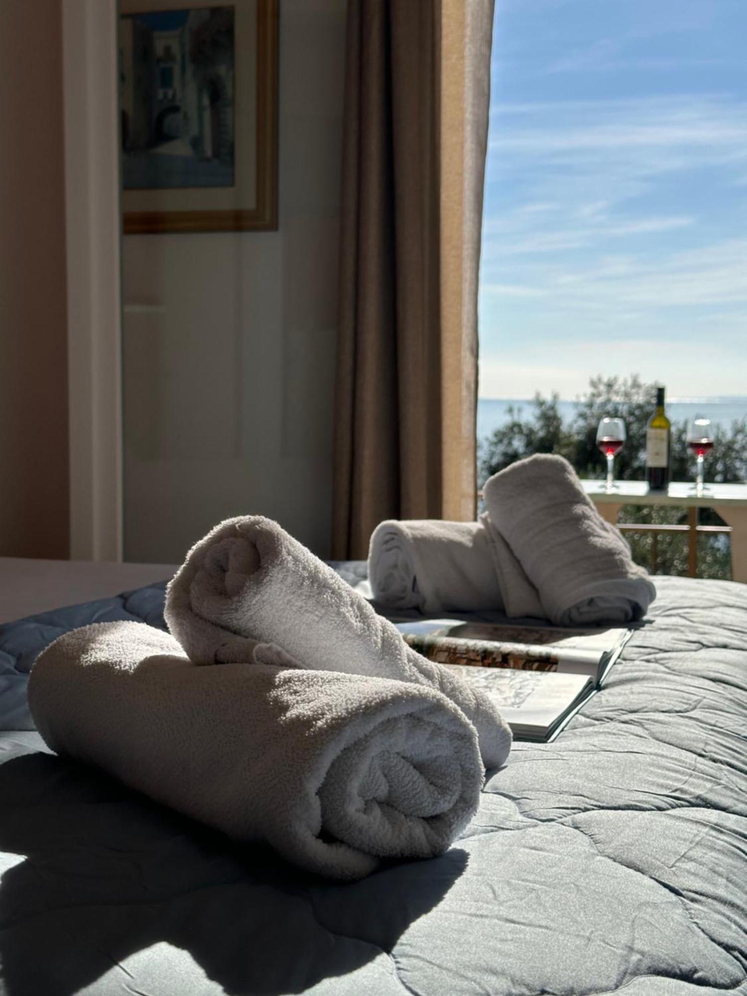 Vladimiros Apartments Barbati Exteriér fotografie