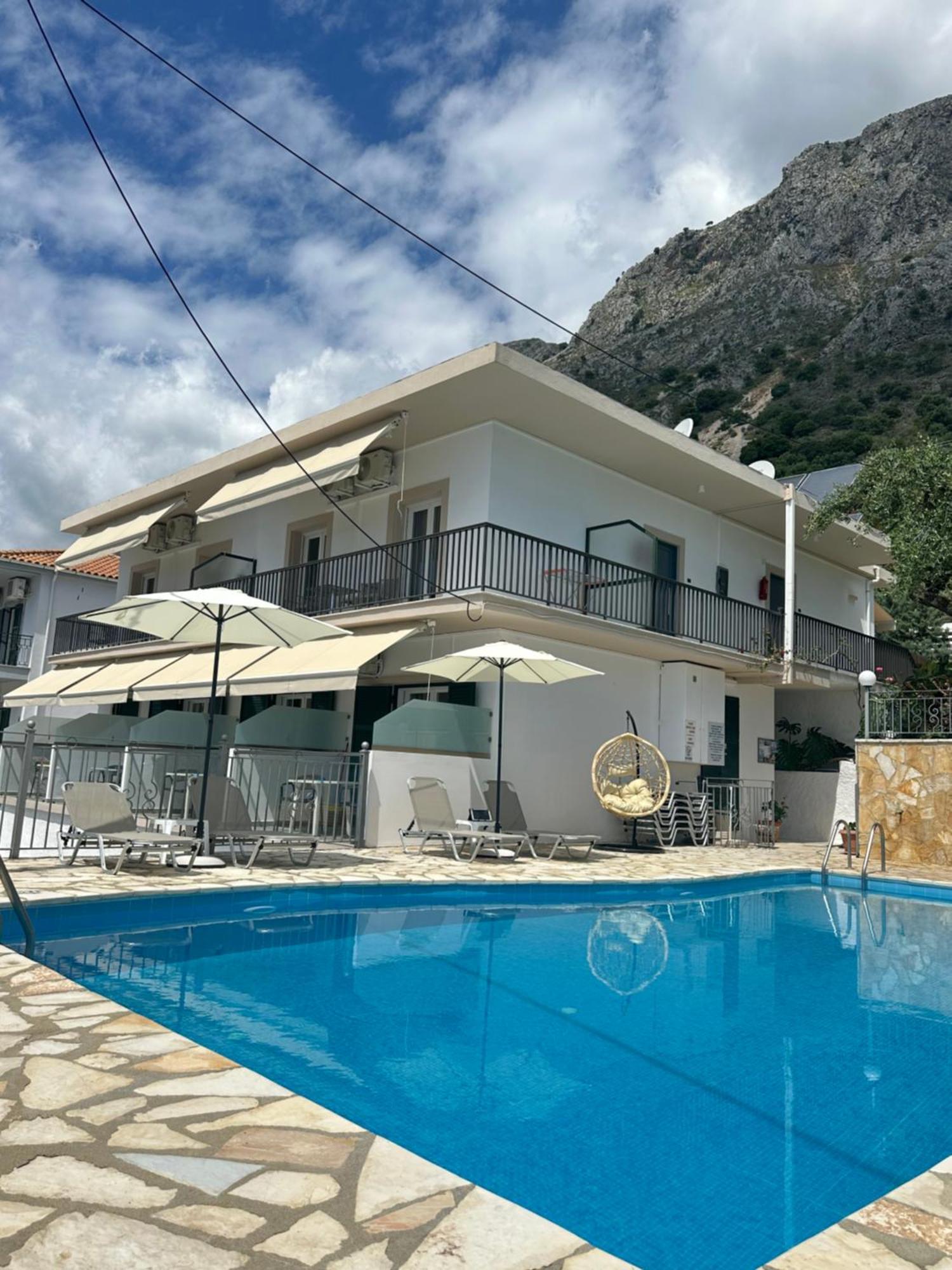 Vladimiros Apartments Barbati Exteriér fotografie