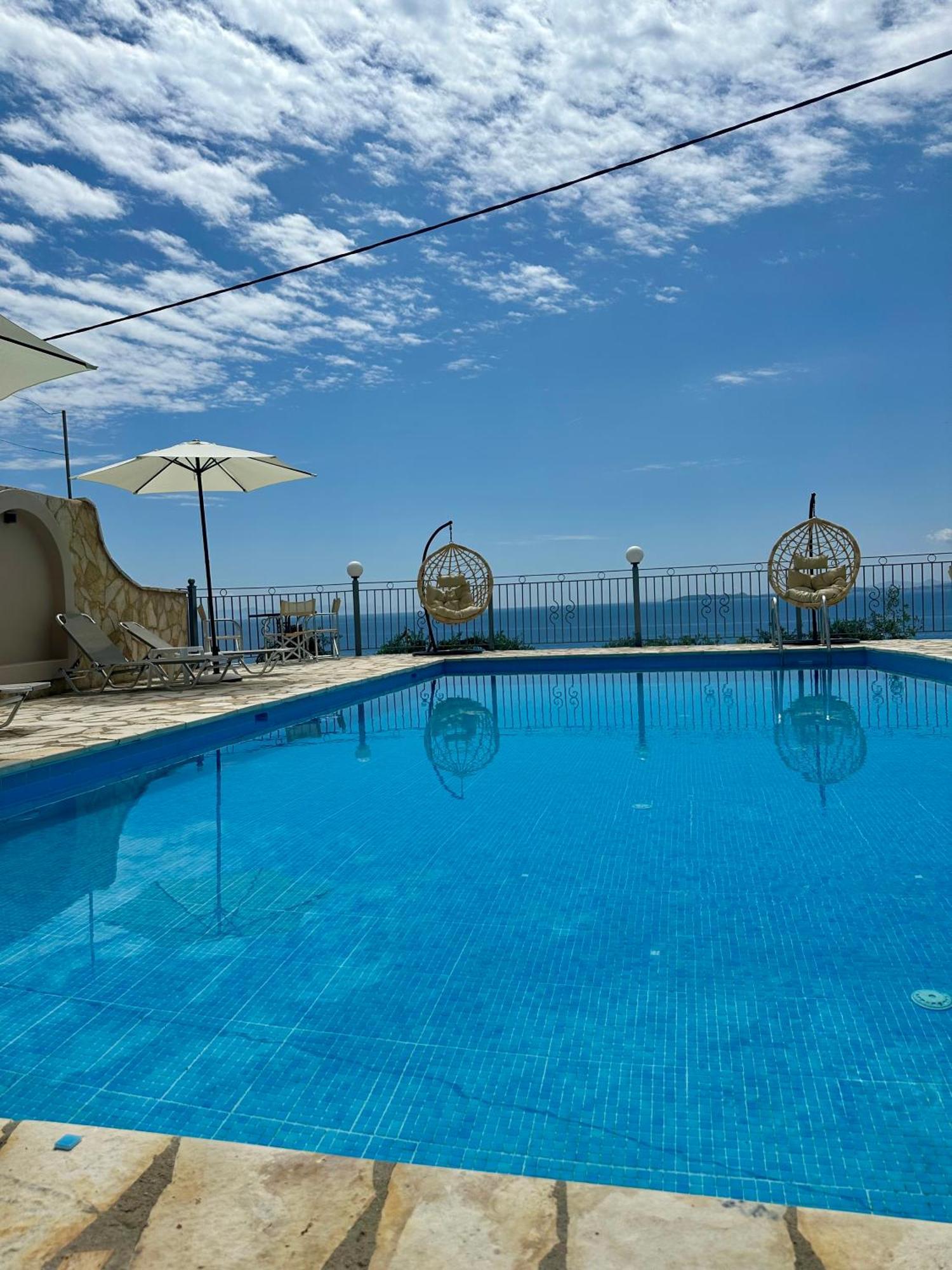 Vladimiros Apartments Barbati Exteriér fotografie